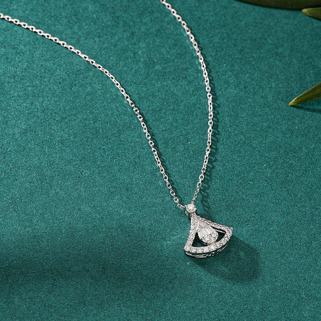 14k Gold 0.23 Ctw Natural H Diamond Necklace - 2