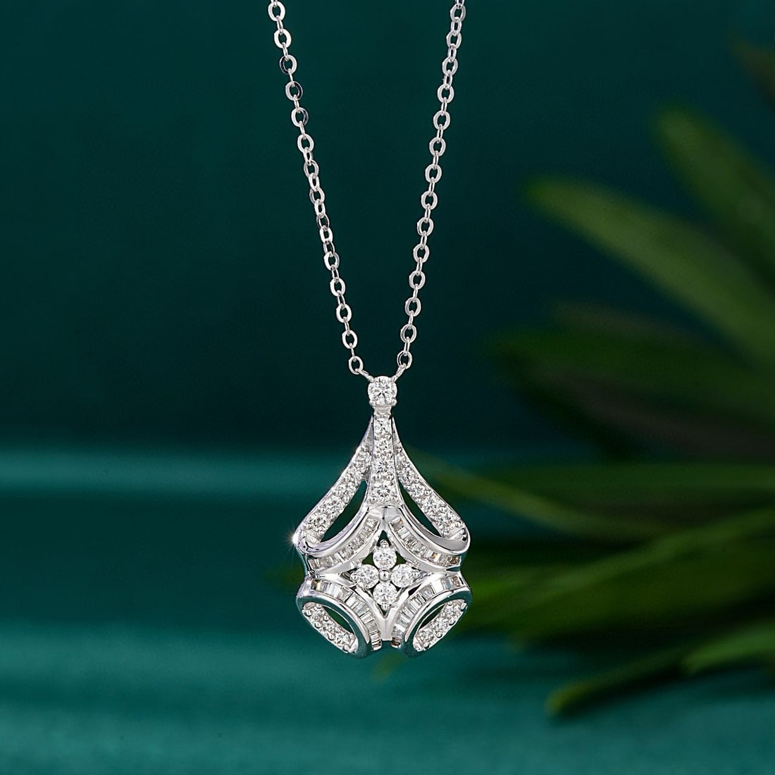 14k Gold 0.42 Ctw Natural H Diamond Necklace: Ref:230956446 // gold content:14k gold // main gemstone:diamond // shape:baguette // carat weight:0. 15ct // clarity grade:vs-si // color:h // treatment:natural // // adjacent gemstone 2 : diamond