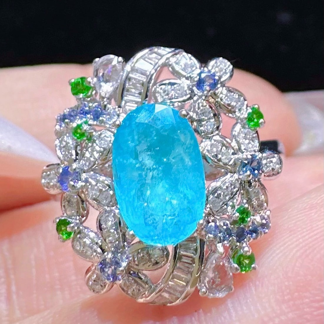 14k Gold 1.52 Ctw Natural Paraiba Tourmaline & Diamond Ring: Ref:230957007 // gold content:14k gold // ring size:7. 25us // // main gemstone:paraiba tourmaline // shape:oval // carat weight:1. 19ct // color:blue // treatment:natural // // adjacent gemstone