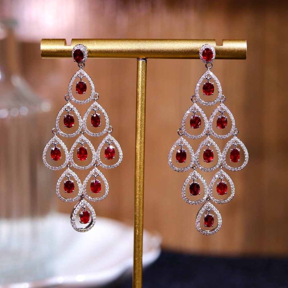 14k Gold 6.11 Ct Natural Ruby & Diamond Earrings: Ref:230957033 // gold content:14k gold // main gemstone:ruby // shape:oval // carat weight:6. 11ct // color:pigeonblood red // treatment:natural // // adjacent gemstone 2 : diamond // number of stones