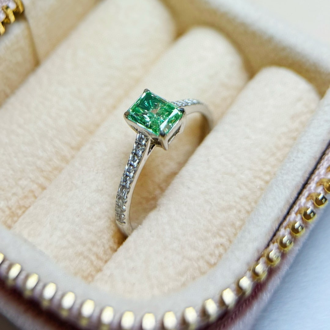 14k Gold 0.91 Ctw Natural Green Diamond & Diamond Ring - 2