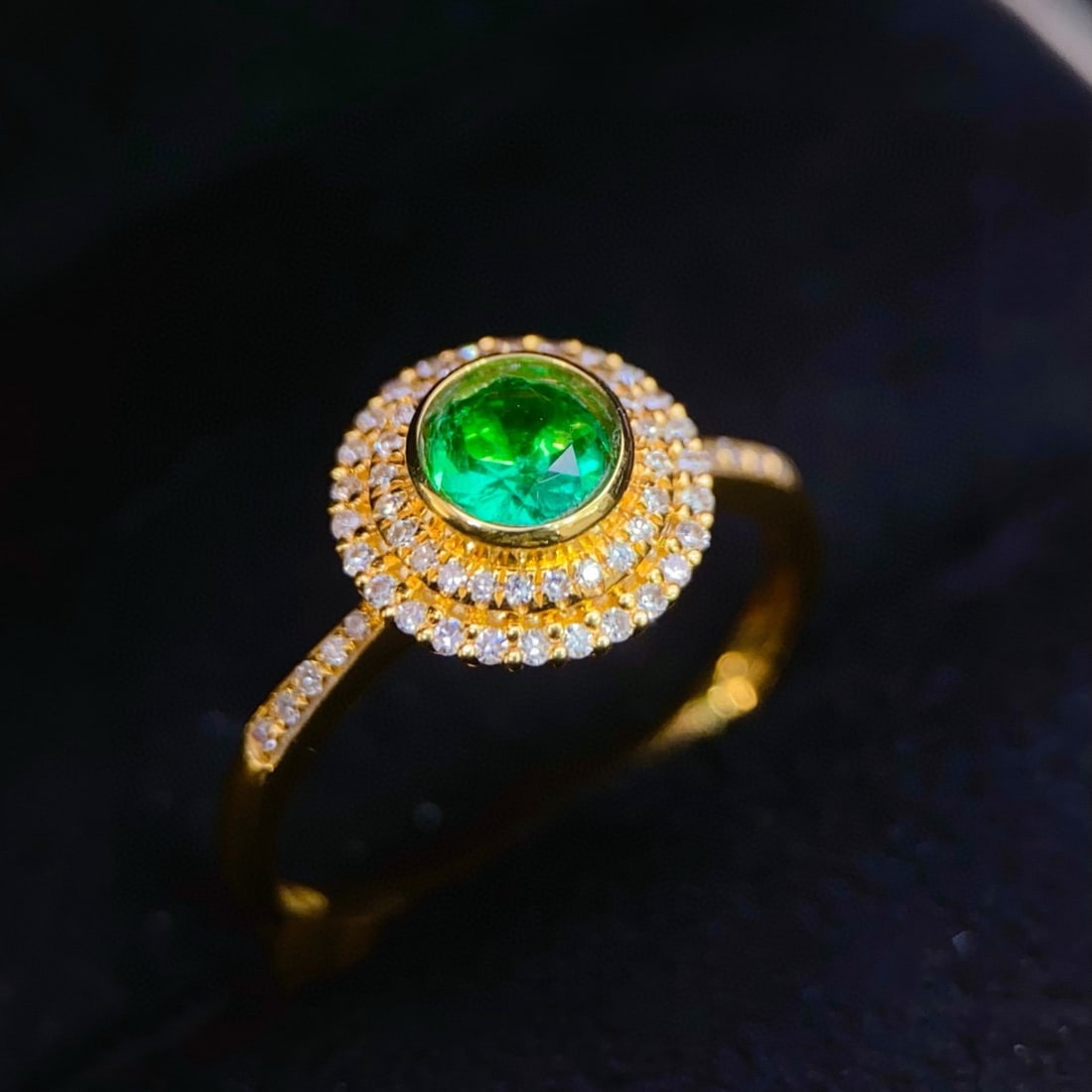 14k Gold 0.45 Ct Vivid Green Natural Emerald & Diamond Ring - 3