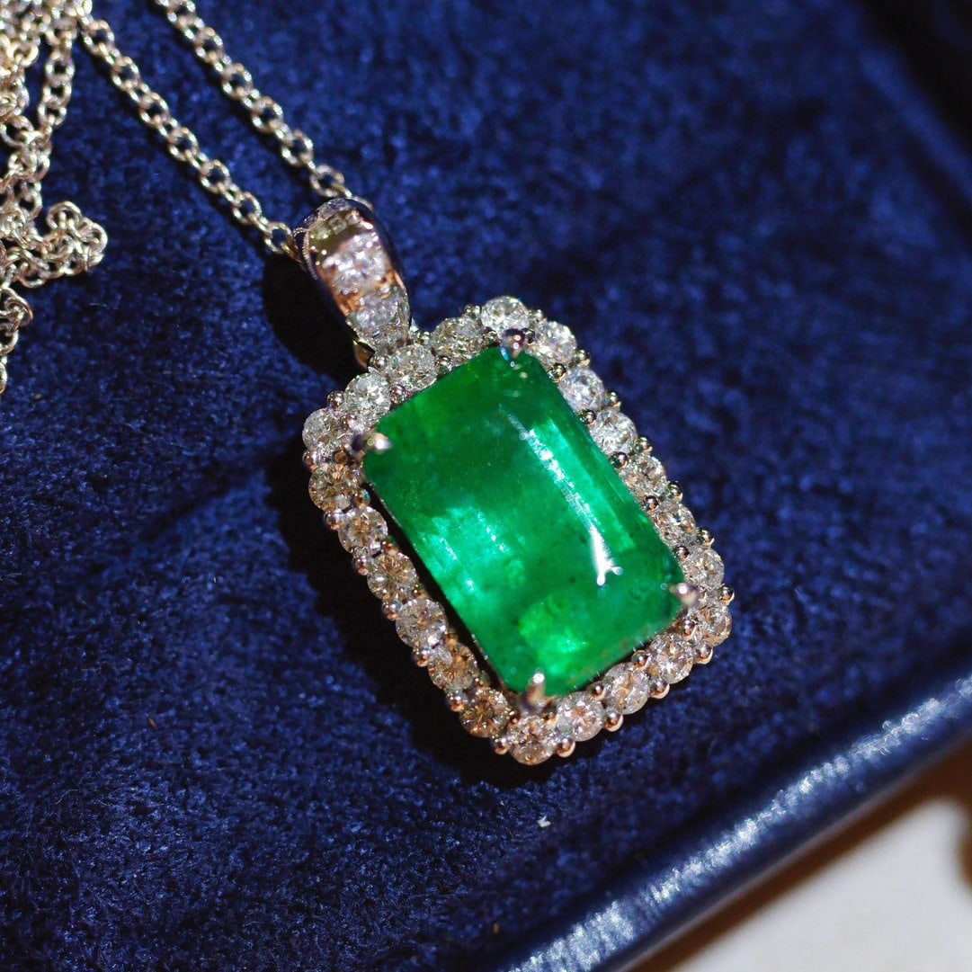 14k Gold 3.44 Ctw Vivid Green Natural Emerald & Diamond Necklace - 2