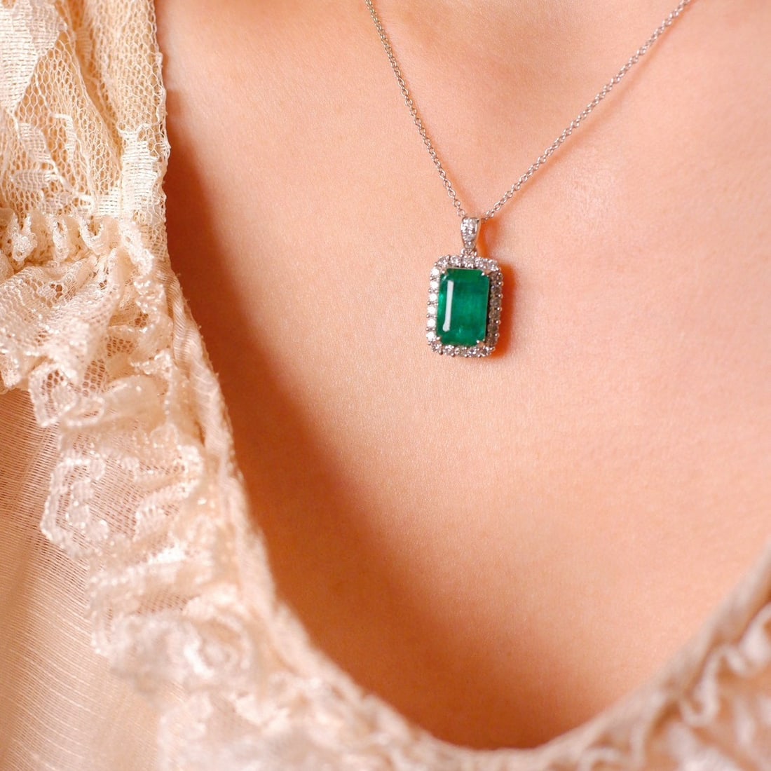 14k Gold 3.44 Ctw Vivid Green Natural Emerald & Diamond Necklace - 4