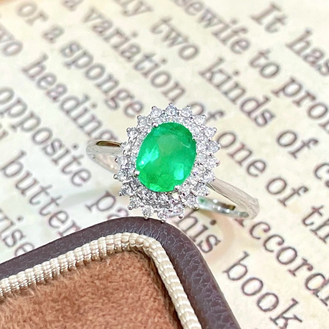 14k Gold 0.89 Ctw Natural Emerald & Diamond Ring - 3