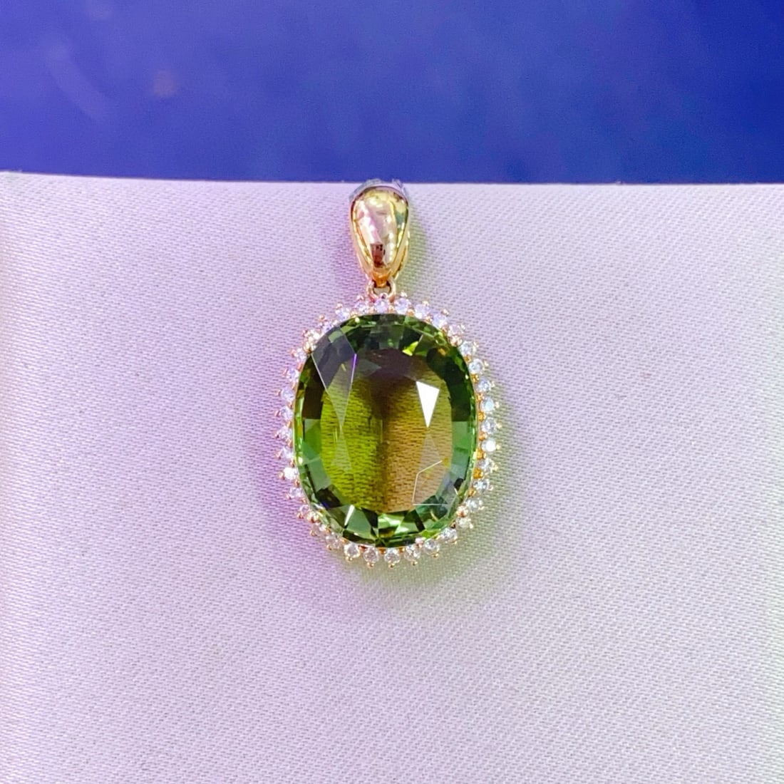 14k Gold 11.31 Ctw Natural Tourmaline & Diamond Pendant( Without Chain ): Ref:230957071 // gold content:14k gold // main gemstone:tourmaline // shape:oval // carat weight:10. 95ct // color:green // treatment:natural // // adjacent gemstone 2 : diamond // number of