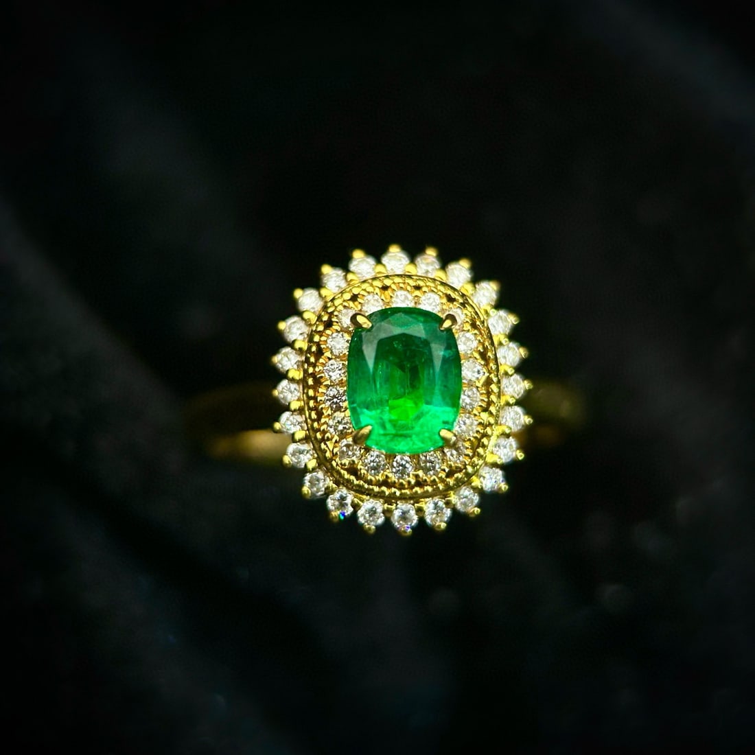 14k Gold 1.43 Ctw Vivid Green Natural Emerald & Diamond Ring: Ref:230957082 // gold content:14k gold // ring size:7. 25us // // main gemstone:emerald // shape:cushion // carat weight:0. 95ct // color:vivid green // treatment:natural // // adjacent gemstone 2 : d