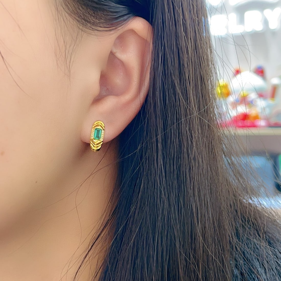 14k Gold 0.80 Ct Natural Emerald & Diamond Earrings - 4