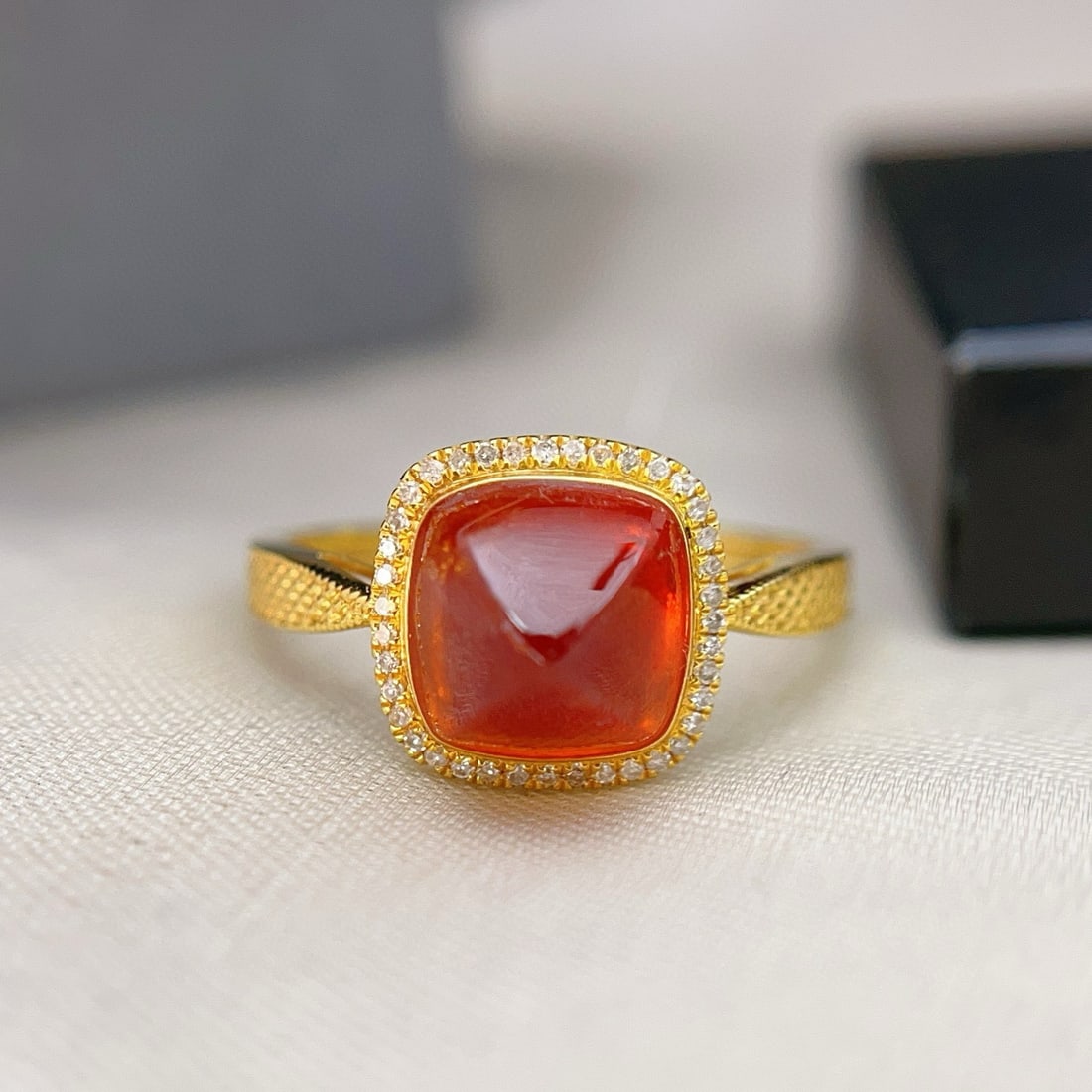 14k Gold 3.60 Ct Natural Spessartine & Diamond Ring: Ref:230957093 // gold content:14k gold // ring size:7. 25us // // main gemstone:spessartine // shape:suger-loaf // carat weight:3. 60ct // color:orange // treatment:natural // // adjacent gemstone 2 :