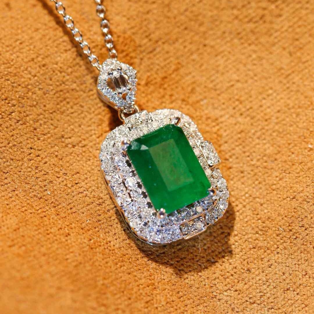 14k Gold 1.58 Ctw Vivid Green Natural Emerald & Diamond Necklace - 2