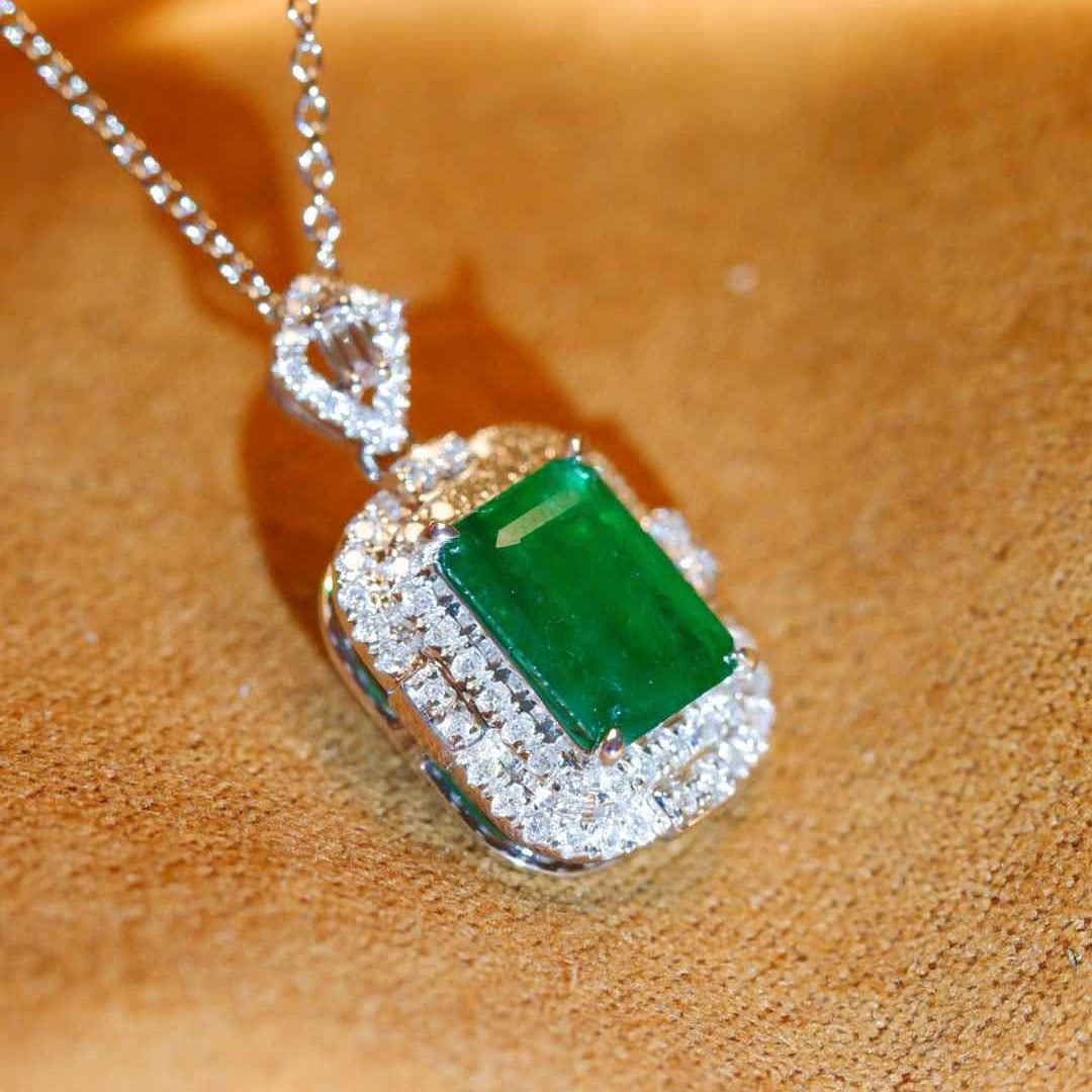 14k Gold 1.58 Ctw Vivid Green Natural Emerald & Diamond Necklace - 3