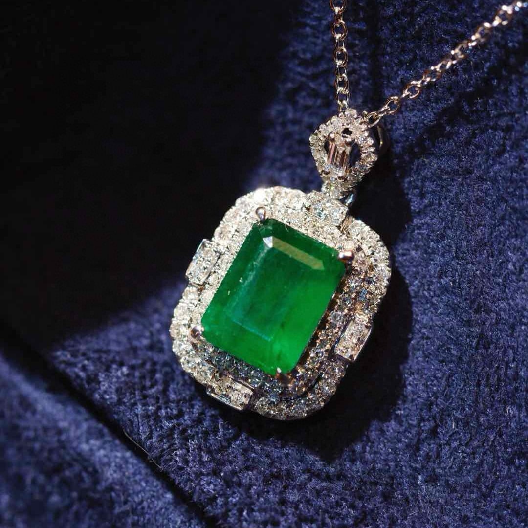 14k Gold 1.58 Ctw Vivid Green Natural Emerald & Diamond Necklace - 4