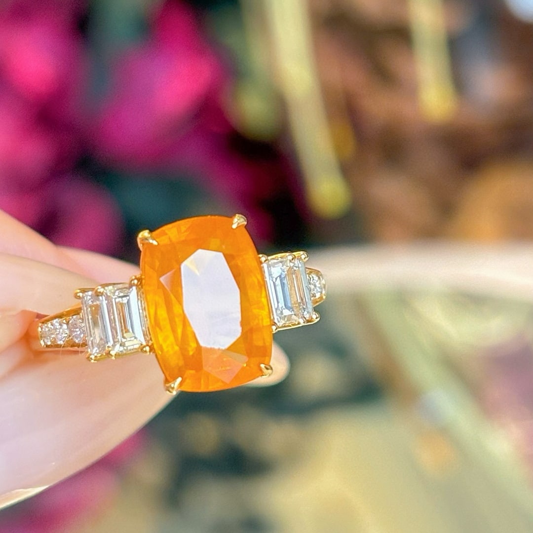 14k Gold 3.4 Ct Natural Sapphire & Diamond Ring: Ref:230957108 // gold content:14k gold // ring size:7. 25us // // main gemstone:sapphire // shape:cushion // carat weight:3. 4ct // color:orange // treatment:natural // // adjacent gemstone 2 : diamon