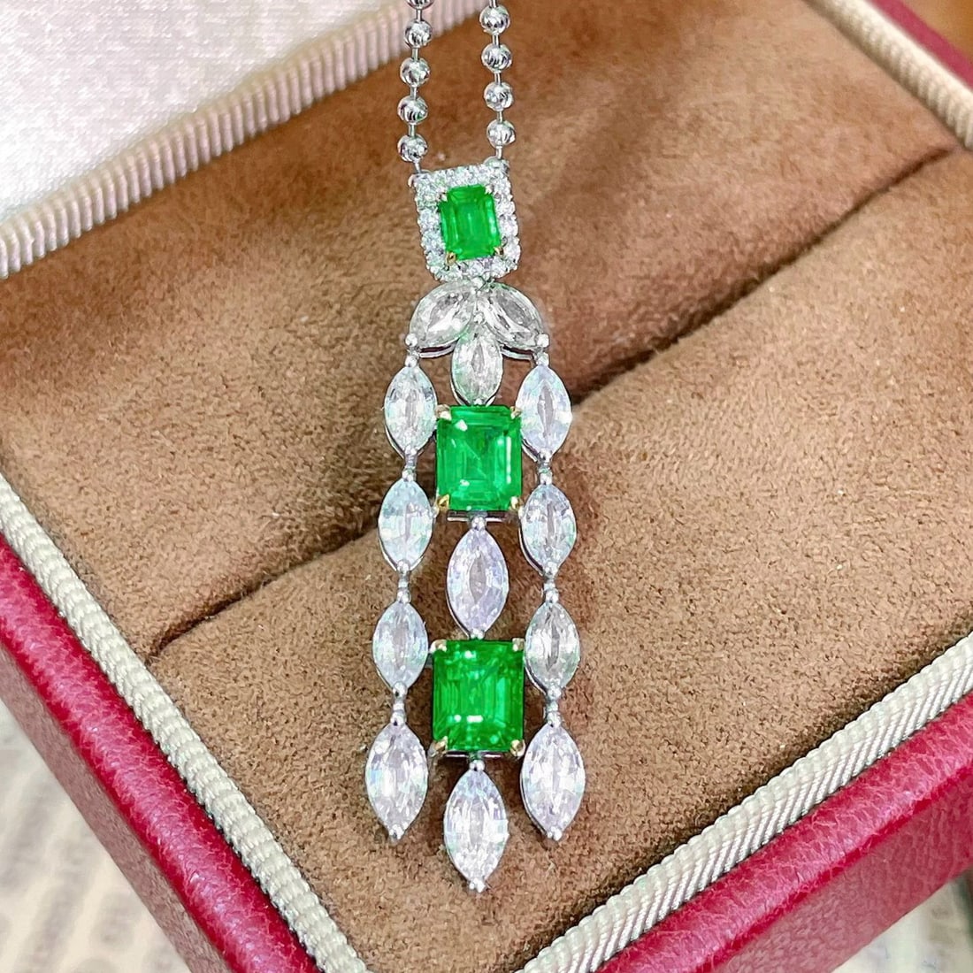 14k Gold 3.2 Ctw Vivid Green Natural Emerald & Sapphire Pendant( Without Chain ): Ref:230957111 // gold content:14k gold // main gemstone:emerald // shape:octagonal // carat weight:1. 2ct // color:vivid green // treatment:natural // // adjacent gemstone 2 : sapphire // number of