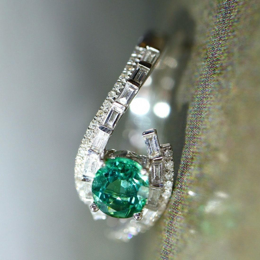 14k Gold 0.90 Ctw Natural Paraiba Tourmaline & Diamond Ring - 4