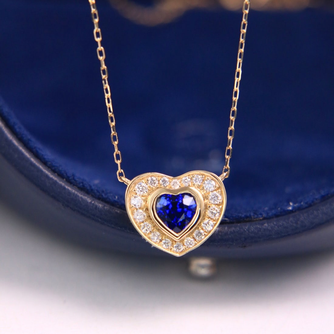 14k Gold 0.66 Ctw Natural Sapphire & Diamond Necklace: Ref:230957133 // gold content:14k gold // main gemstone:sapphire // shape:heart // carat weight:0. 51ct // color:royal blue // treatment:natural // // adjacent gemstone 2 : diamond // shape:round // c