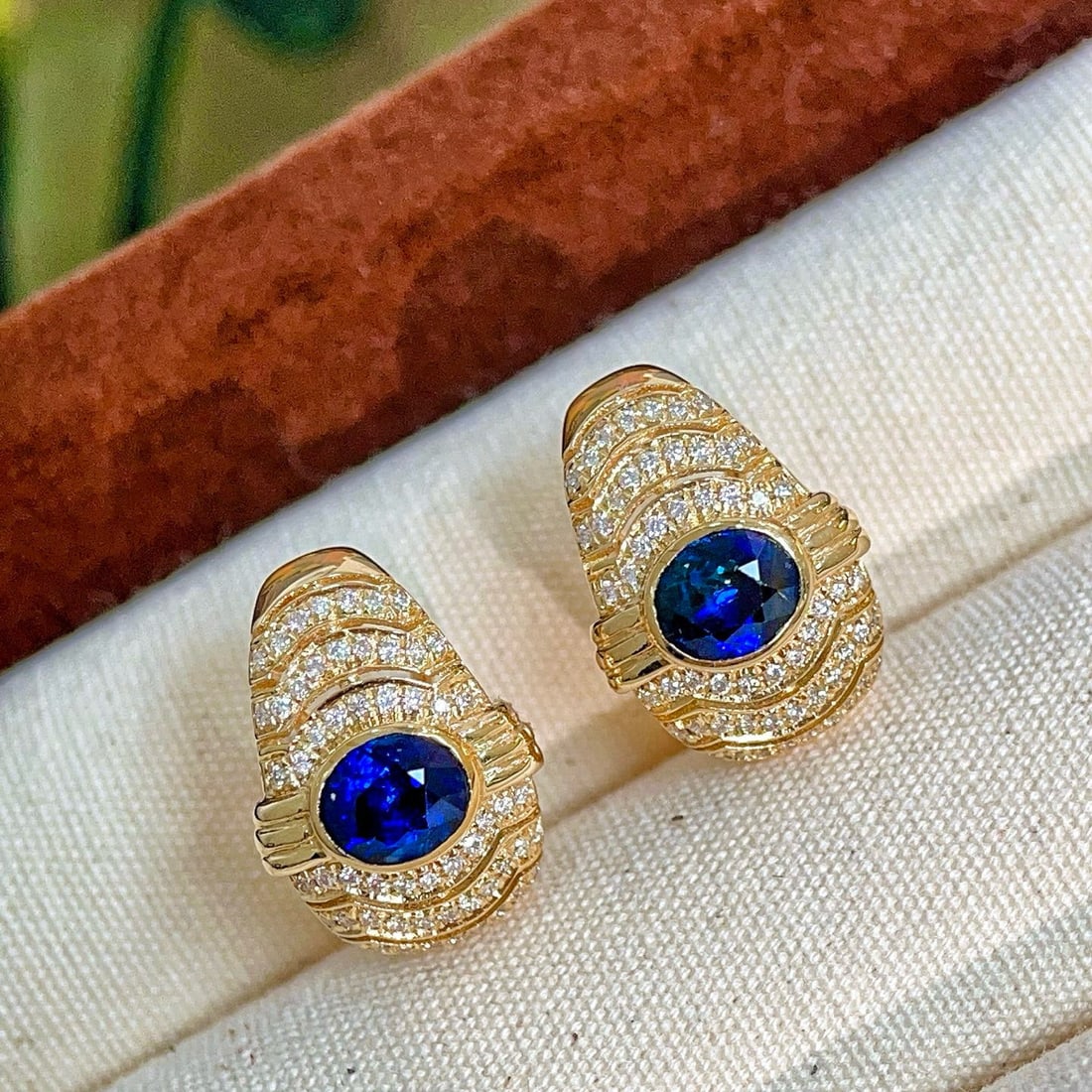 14k Gold 2.30 Ctw Natural Sapphire & Diamond Earrings: Ref:230957137 // gold content:14k gold // main gemstone:sapphire // shape:oval // carat weight:1. 95ct // color:royal blue // treatment:natural // // adjacent gemstone 2 : diamond // shape:round //