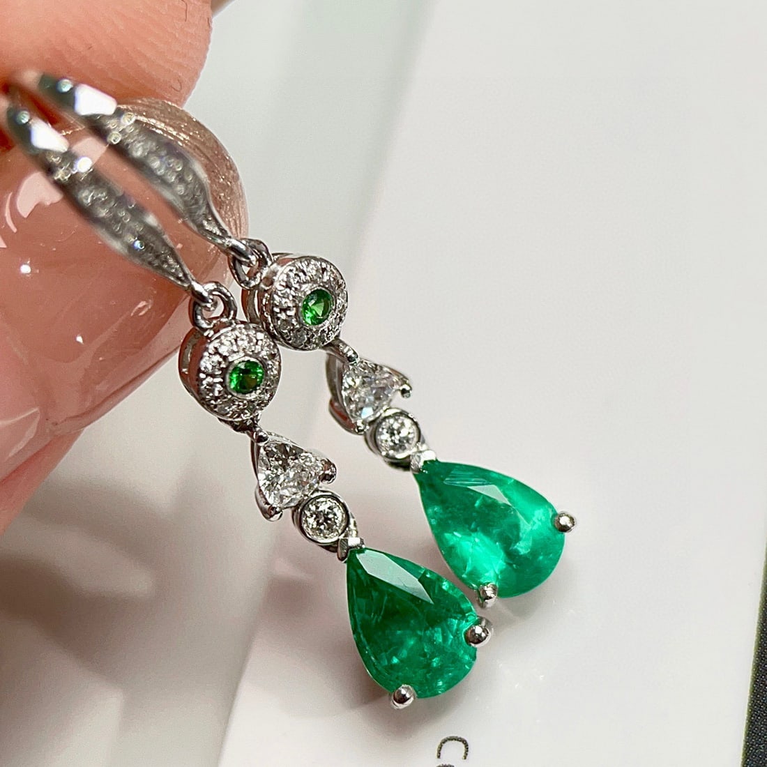 14k Gold 1.22 Ctw Natural Emerald & Diamond Earrings: Ref:230957138 // gold content:14k gold // main gemstone:emerald // shape:pear // carat weight:1. 2ct // color:green // treatment:natural // // adjacent gemstone 2 : diamond // shape:round // carat wei