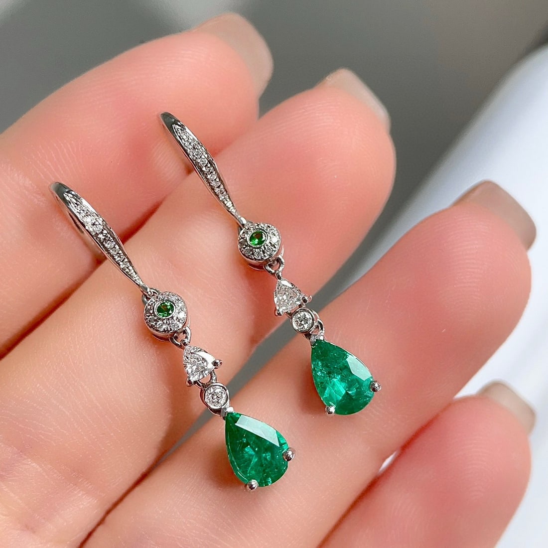14k Gold 1.22 Ctw Natural Emerald & Diamond Earrings - 3