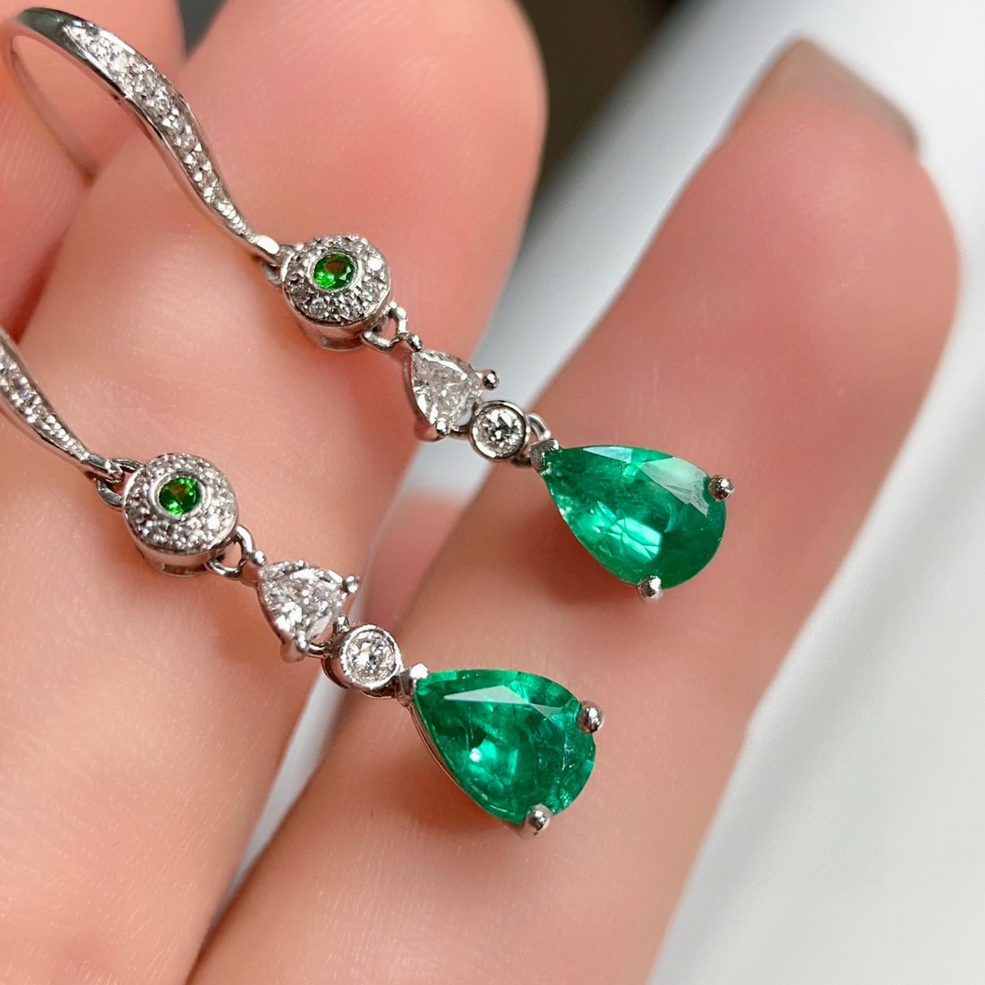 14k Gold 1.22 Ctw Natural Emerald & Diamond Earrings - 4