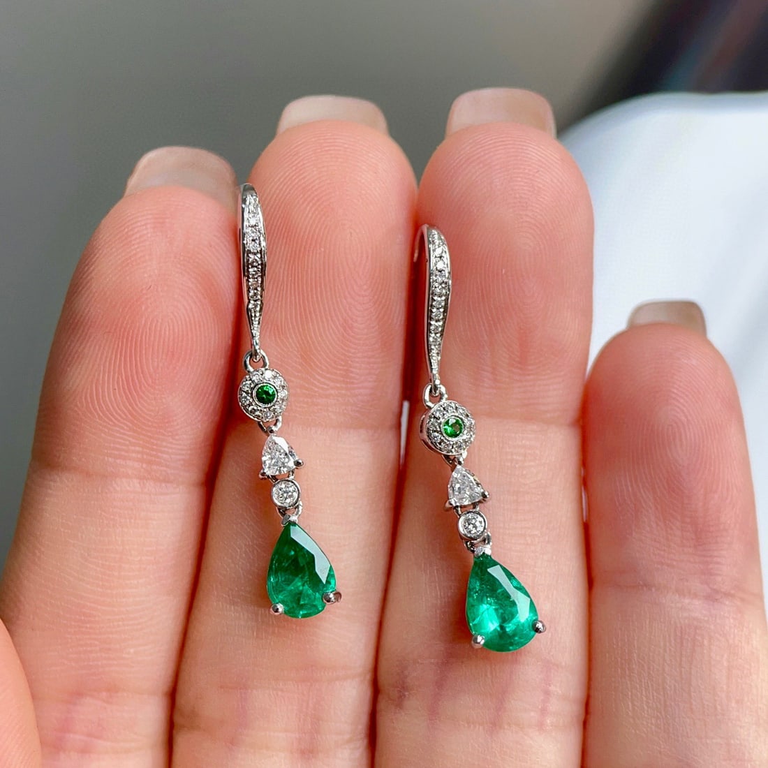 14k Gold 1.22 Ctw Natural Emerald & Diamond Earrings - 5