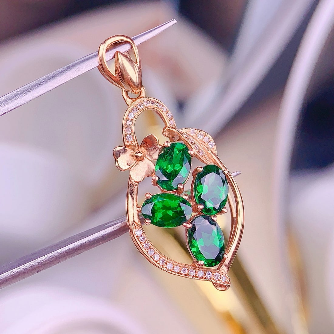 14k Gold 3 Ct Vivid Green Natural Tsavorite & Diamond Pendant( Without Chain ): Ref:230957140 // gold content:14k gold // main gemstone:tsavorite // shape:oval // carat weight:3ct // color:vivid green // treatment:natural // // adjacent gemstone 2 : diamond // shape:round // clar