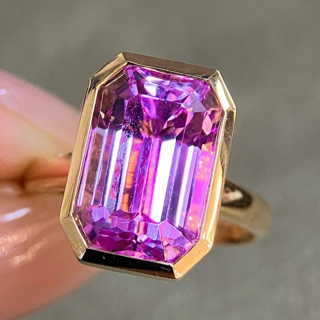 14k Gold 8.5 Ct Natural Kunzite Ring: Ref:230957142 // gold content:14k gold // ring size:7. 25us // // main gemstone:kunzite // shape:octagonal // carat weight:8. 5ct // color:purple // treatment:natural // Condition: NewLow Estimate: