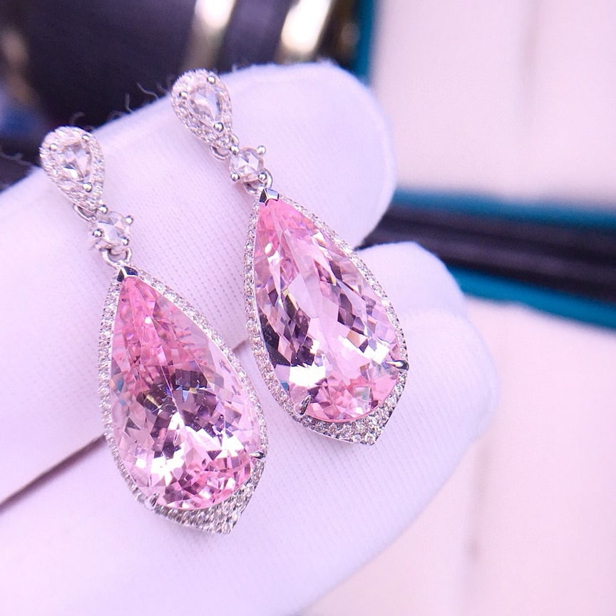 14k Gold 8.5 Ct Natural Morganite & Diamond Earrings: Ref:230957143 // gold content:14k gold // main gemstone:morganite // shape:pear // carat weight:8. 5ct // color:cherry blossom color // treatment:natural // // adjacent gemstone 2 : diamond // shape:m