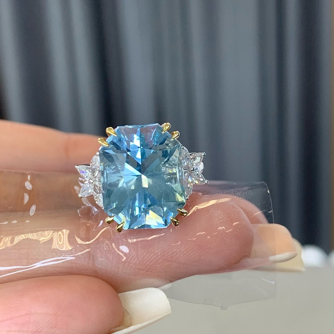 14k Gold 9.93 Ctw Natural Aquamarine & Diamond Ring - 2