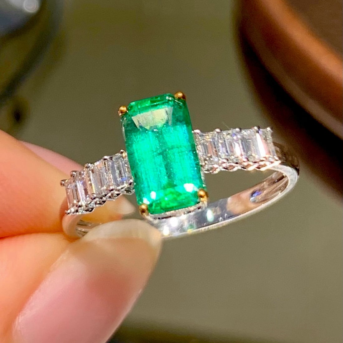 14k Gold 1.1 Ct Natural Emerald & Diamond Ring - 2