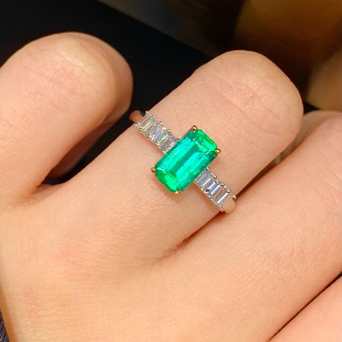 14k Gold 1.1 Ct Natural Emerald & Diamond Ring - 3