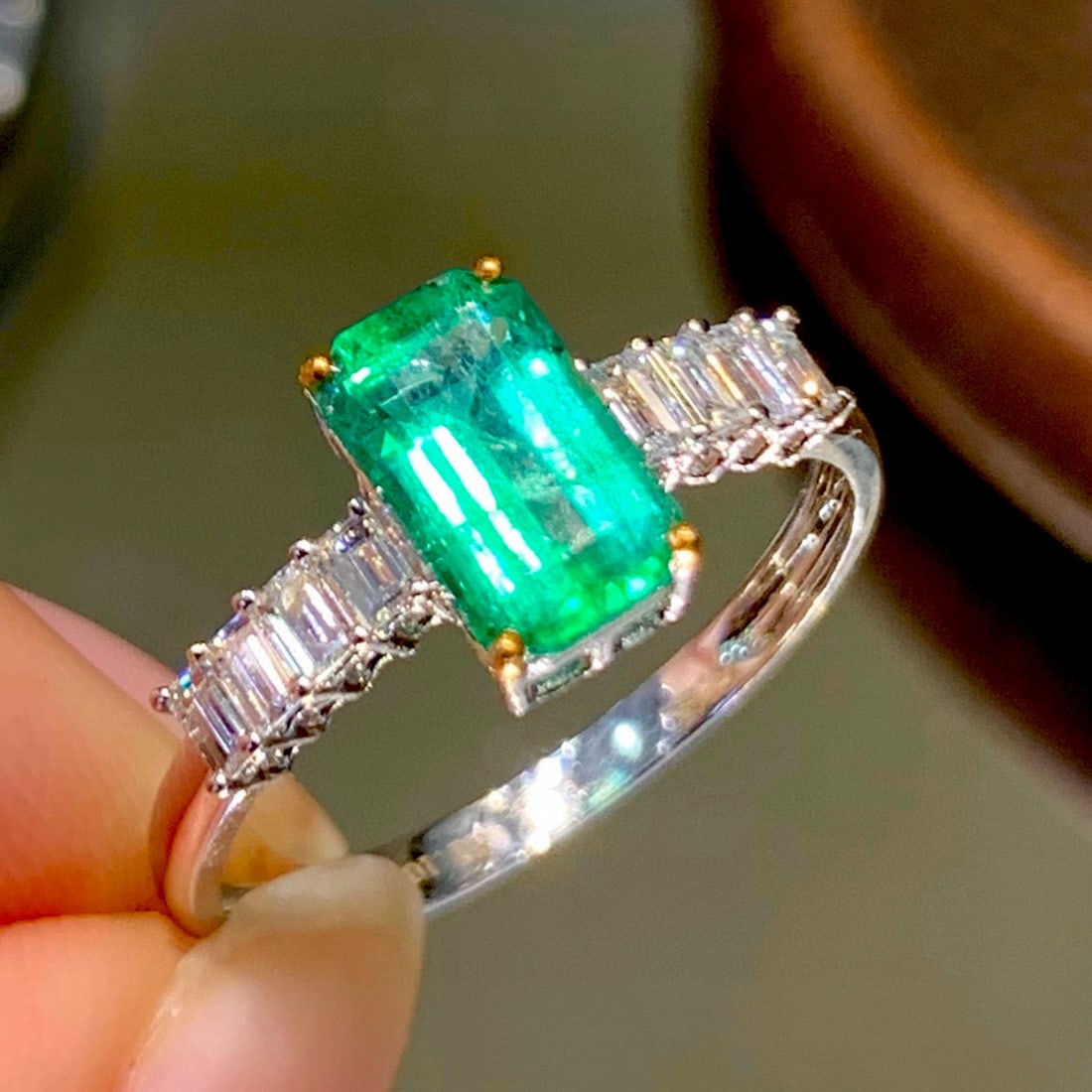 14k Gold 1.1 Ct Natural Emerald & Diamond Ring - 6