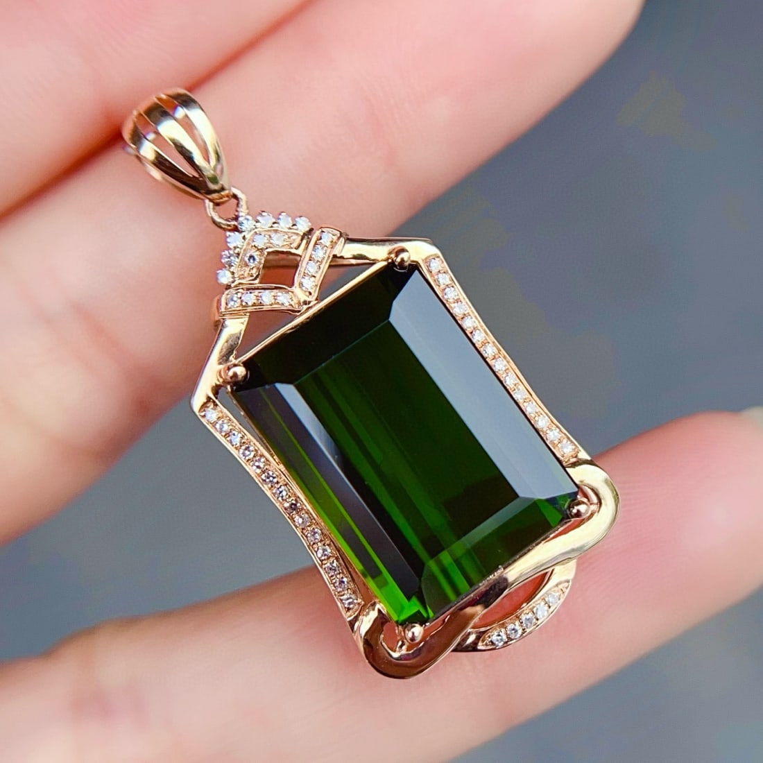14k Gold 14.31 Ctw Natural Tourmaline & Diamond Pendant( Without Chain ): Ref:230957165 // gold content:14k gold // main gemstone:tourmaline // shape:octagonal // carat weight:14. 15ct // color:green // treatment:natural // // adjacent gemstone 2 : diamond // number of ston