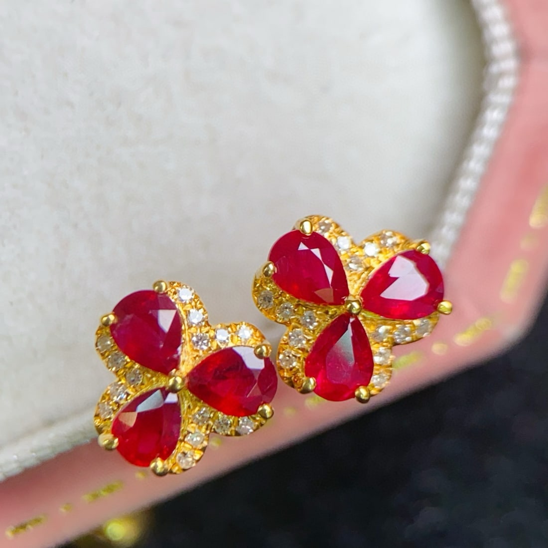 14k Gold 1.15 Ct Natural Ruby & Diamond Earrings: Ref:230957169 // gold content:14k gold // main gemstone:ruby // shape:pear // carat weight:1. 15ct // color:pigeonblood red // treatment:natural // // adjacent gemstone 2 : diamond // number of stones