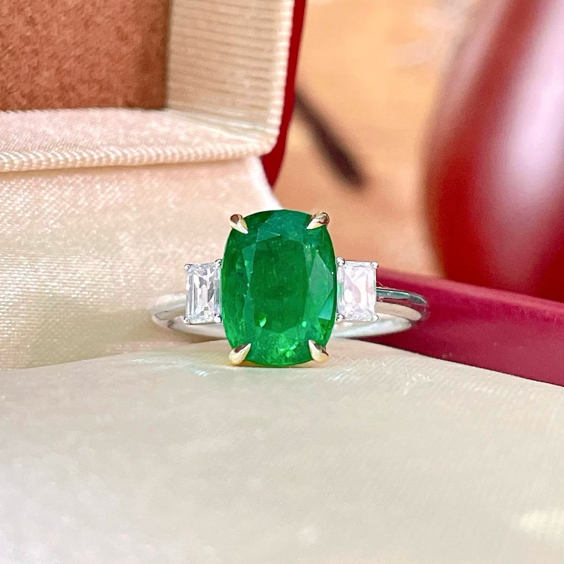 14k Gold 3.98 Ctw Vivid Green Natural Emerald & Diamond Ring: Ref:230957201 // gold content:14k gold // ring size:7. 25us // // main gemstone:emerald // shape:cushion // carat weight:3. 56ct // color:vivid green // treatment:natural // // adjacent gemstone 2 : d