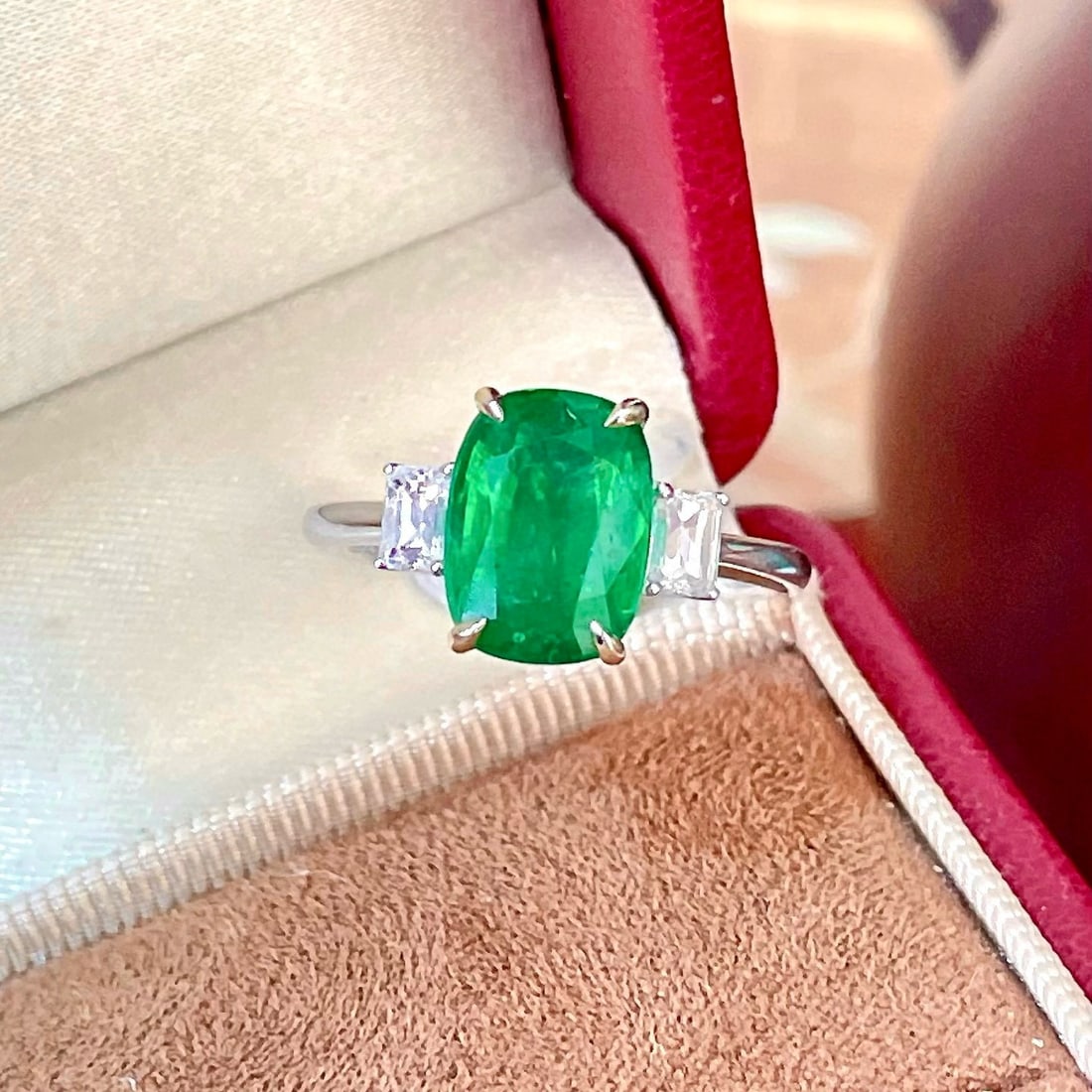 14k Gold 3.98 Ctw Vivid Green Natural Emerald & Diamond Ring - 4