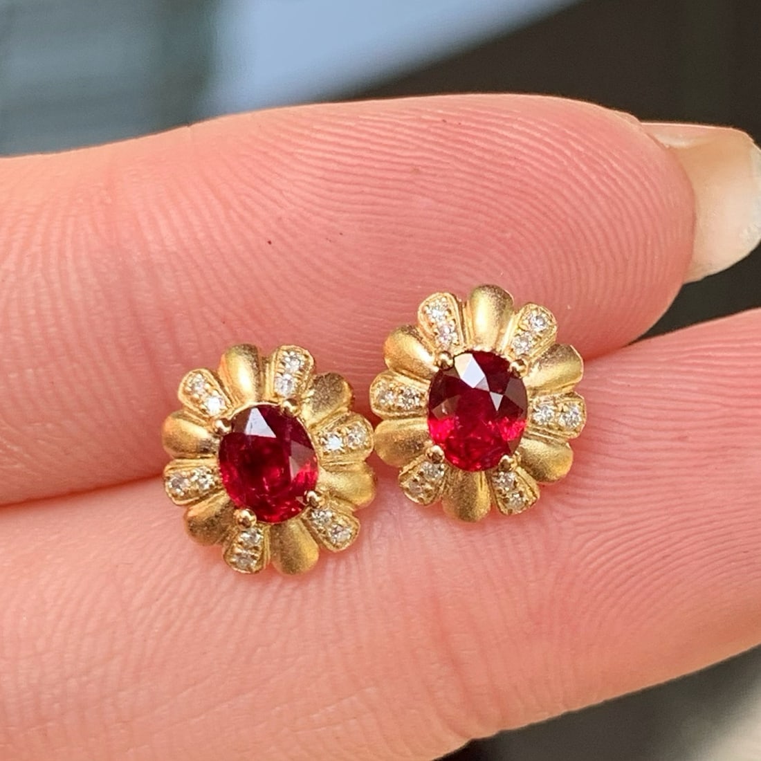 14k Gold 0.91 Ctw Natural Ruby & Diamond Earrings - 4