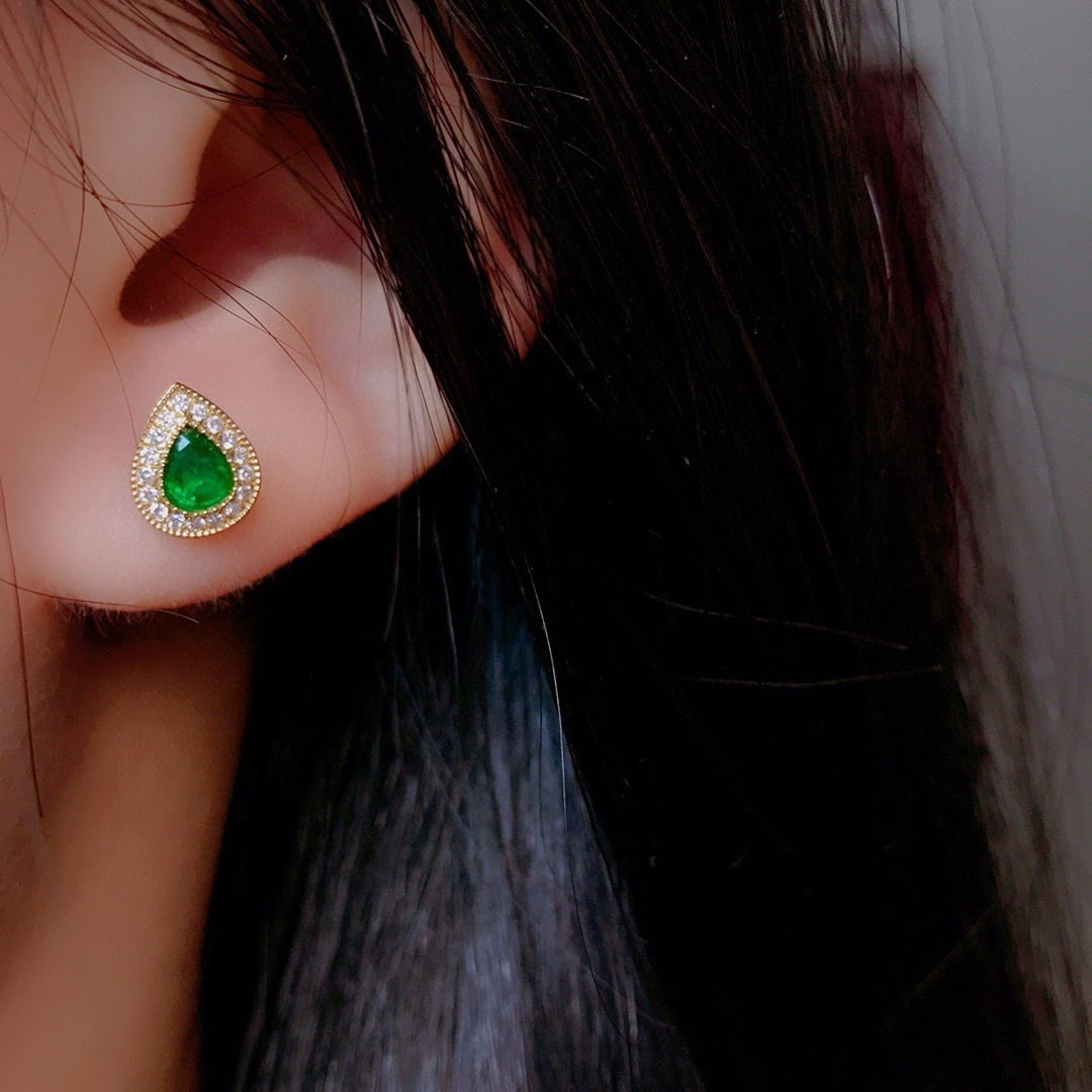 14k Gold 0.74 Ctw Vivid Green Natural Emerald & Diamond Earrings - 5