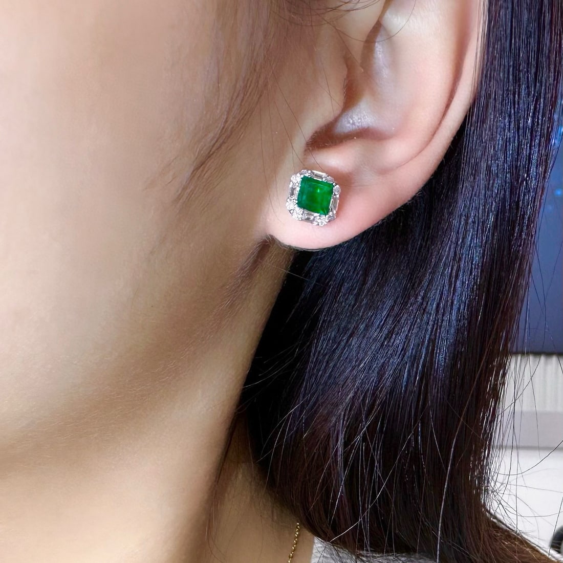 14k Gold 1.54 Ctw Vivid Green Natural Emerald & Diamond Earrings - 3
