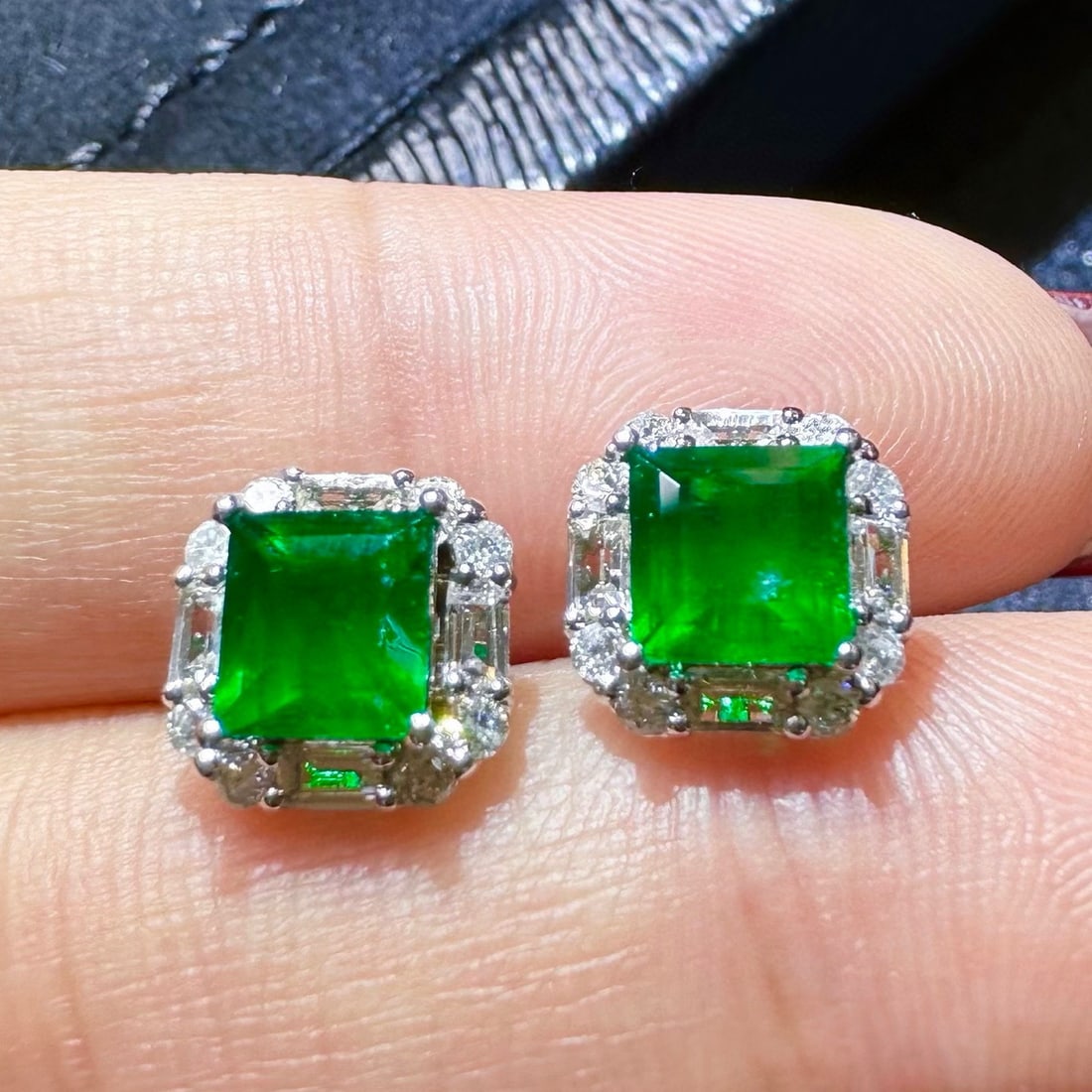 14k Gold 1.54 Ctw Vivid Green Natural Emerald & Diamond Earrings - 4