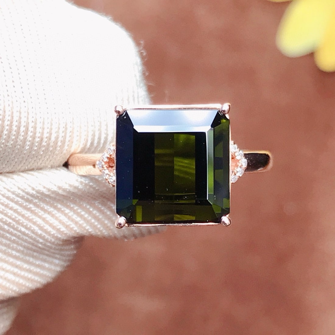 14k Gold 5.4 Ct Natural Tourmaline & Diamond Ring: Ref:230957235 // gold content:14k gold // ring size:7. 25us // // main gemstone:tourmaline // shape:octagonal // carat weight:5. 4ct // color:green // treatment:natural // // adjacent gemstone 2 :