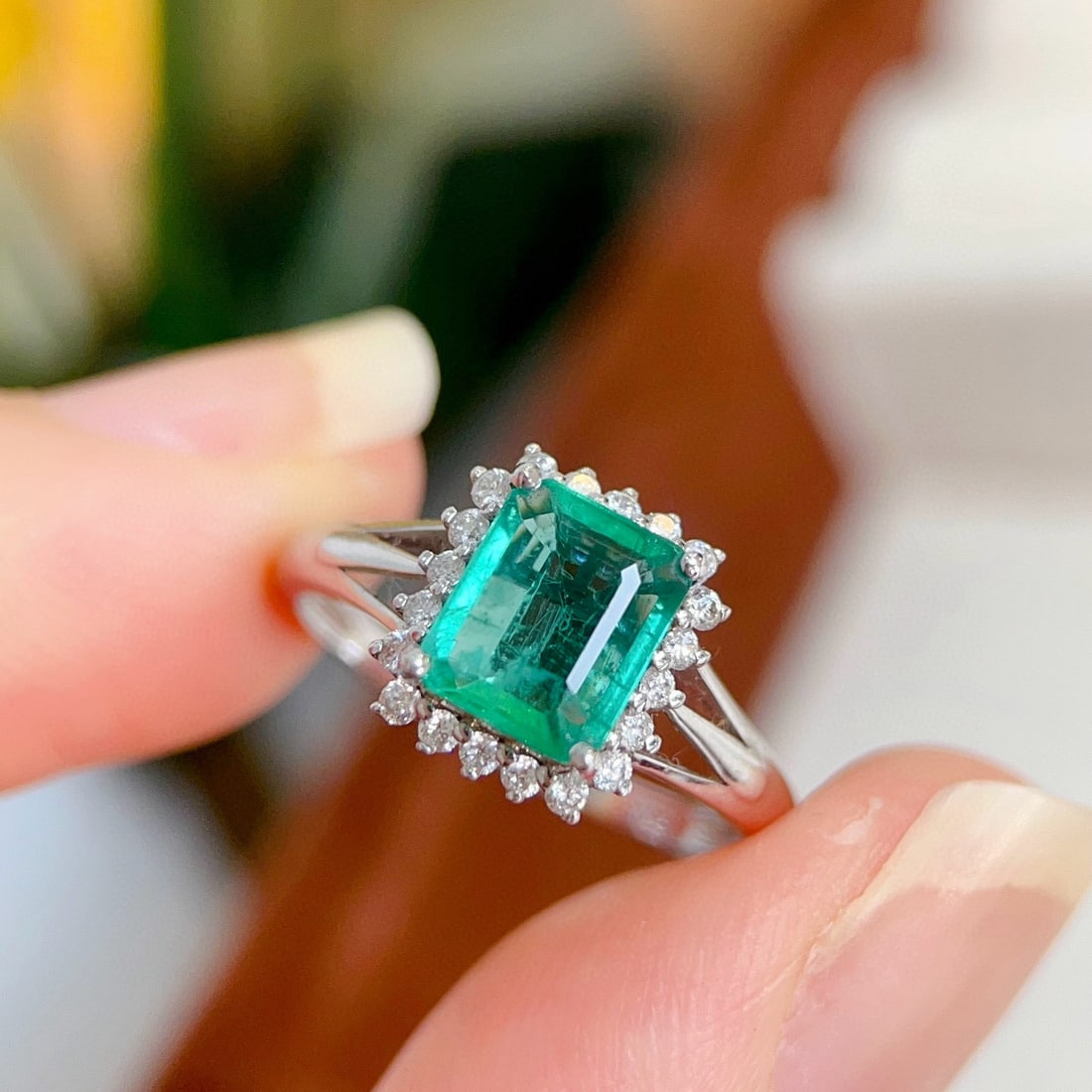 14k Gold 1.4 Ctw Natural Emerald & Diamond Ring - 3