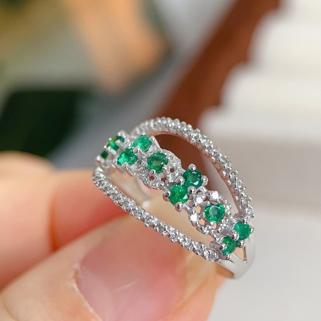 14k Gold 0.8 Ct Natural Emerald & Diamond Ring - 2
