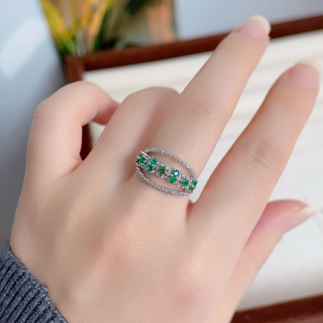 14k Gold 0.8 Ct Natural Emerald & Diamond Ring - 6