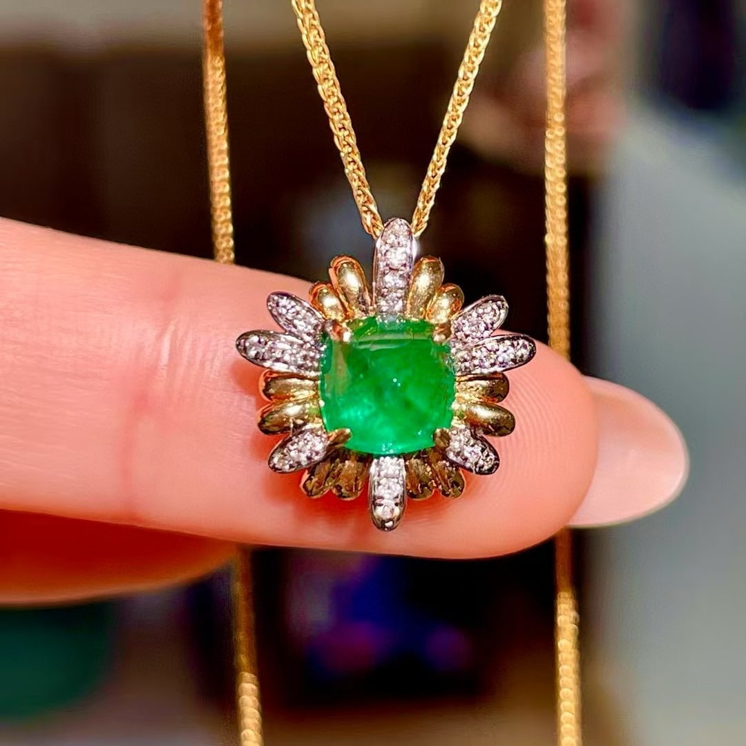 14k Gold 1.60 Ctw Natural Emerald & Diamond Pendant( Without Chain ): Ref:230957246 // gold content:14k gold // main gemstone:emerald // shape:suger-loaf // carat weight:1. 5ct // color:green // treatment:natural // // adjacent gemstone 2 : diamond // shape:round // car
