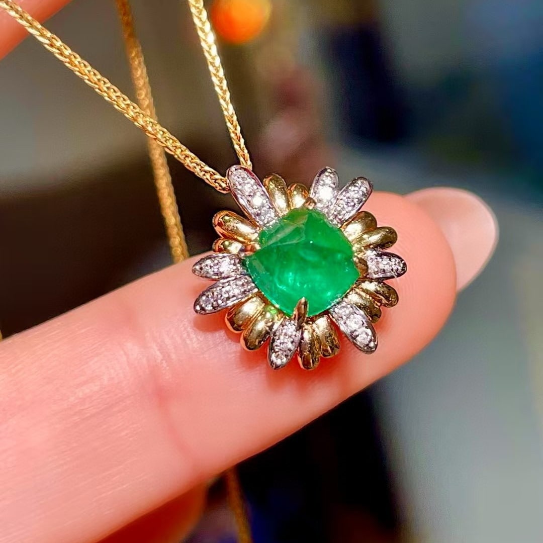 14k Gold 1.60 Ctw Natural Emerald & Diamond Pendant( Without Chain ) - 2