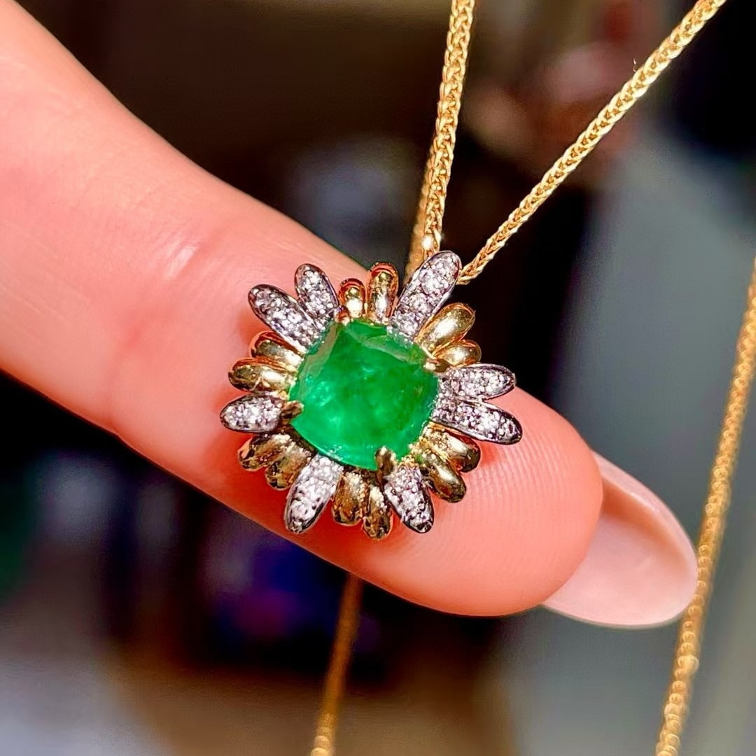 14k Gold 1.60 Ctw Natural Emerald & Diamond Pendant( Without Chain ) - 3