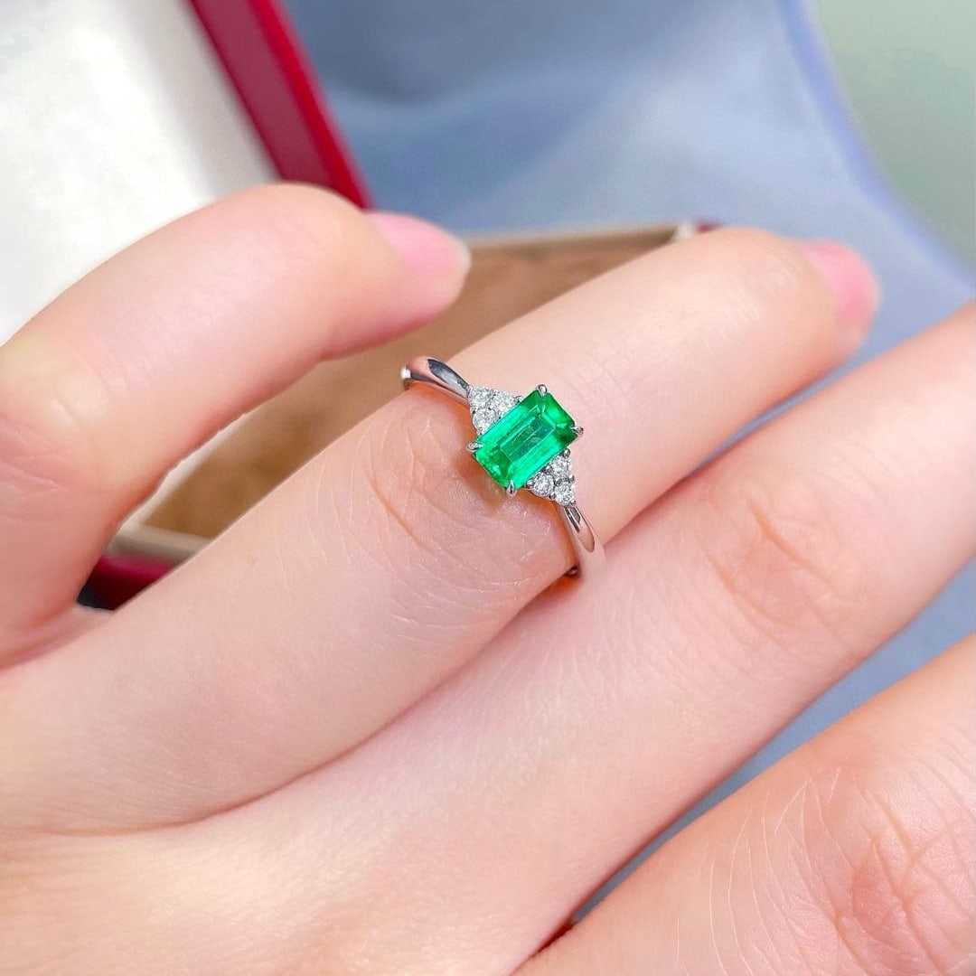 14k Gold 0.66 Ctw Vivid Green Natural Emerald & Diamond Ring - 3