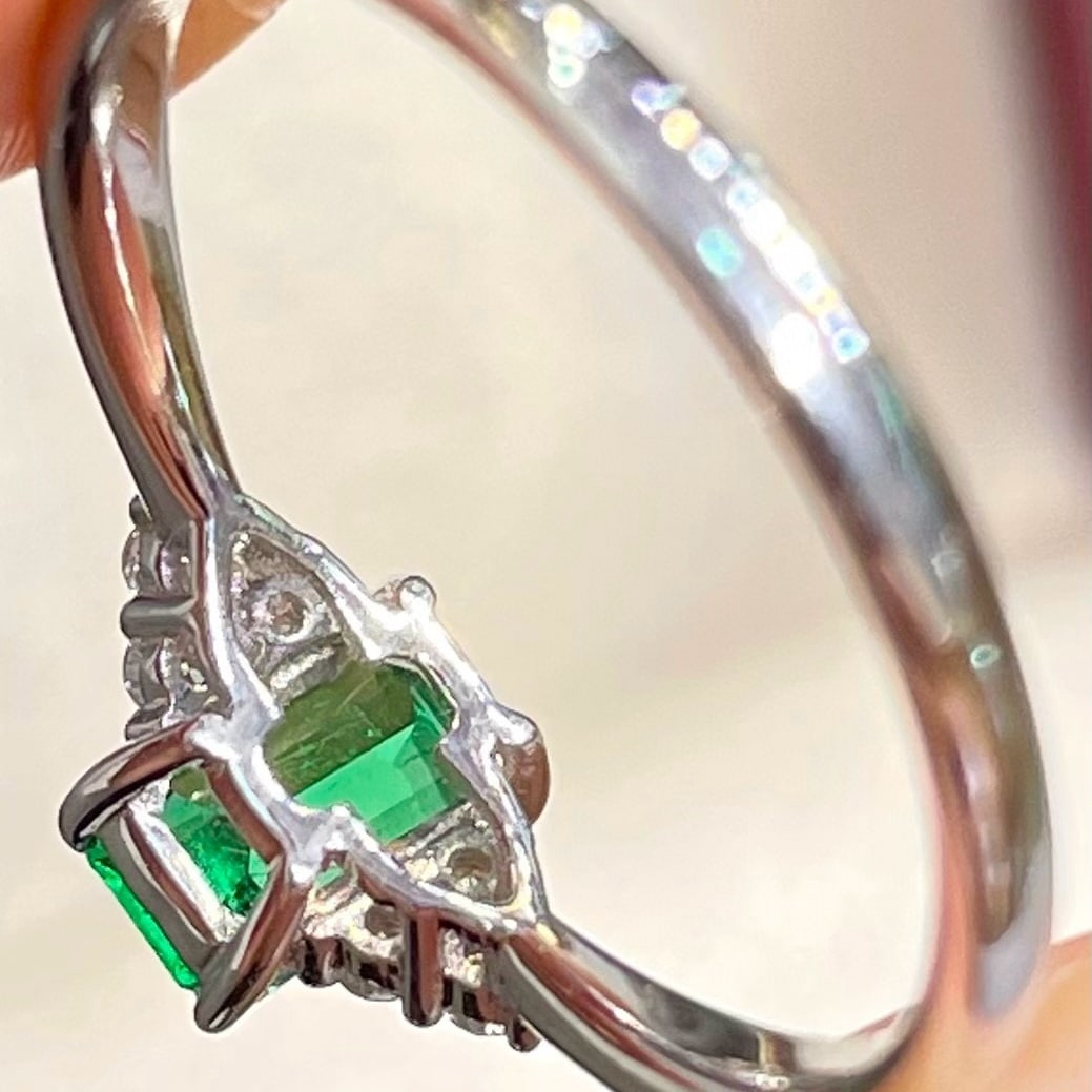 14k Gold 0.66 Ctw Vivid Green Natural Emerald & Diamond Ring - 4