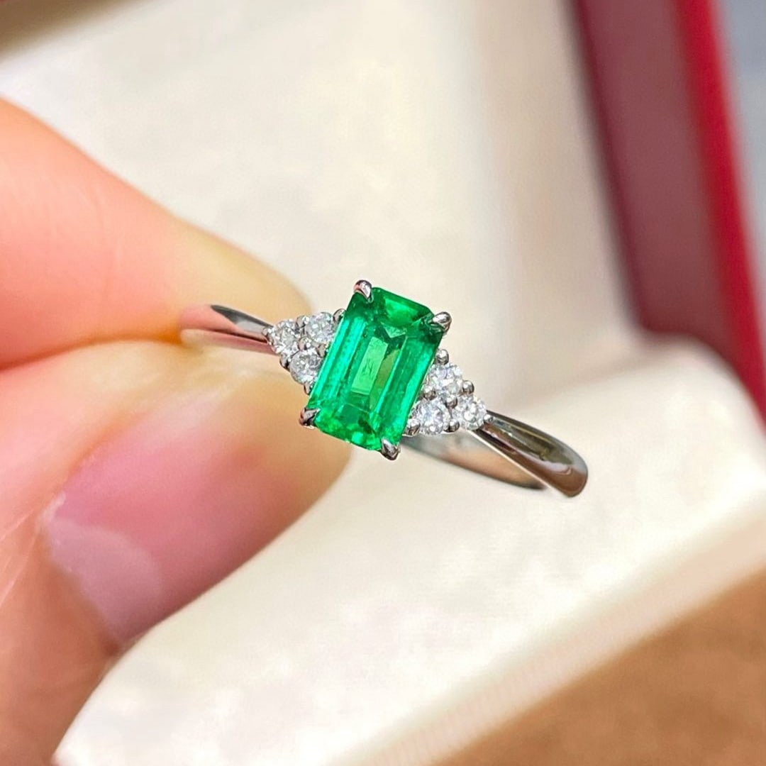 14k Gold 0.66 Ctw Vivid Green Natural Emerald & Diamond Ring - 5